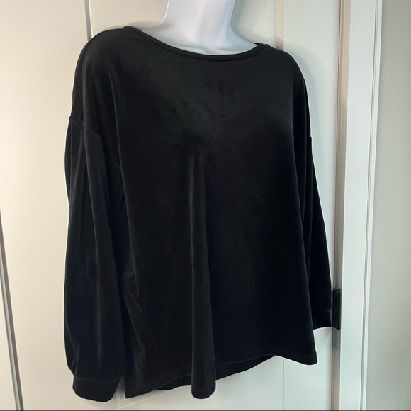 Old Navy Tops - Old Navy // Black Velvet/Velour Soft Balloon Long Sleeve Top